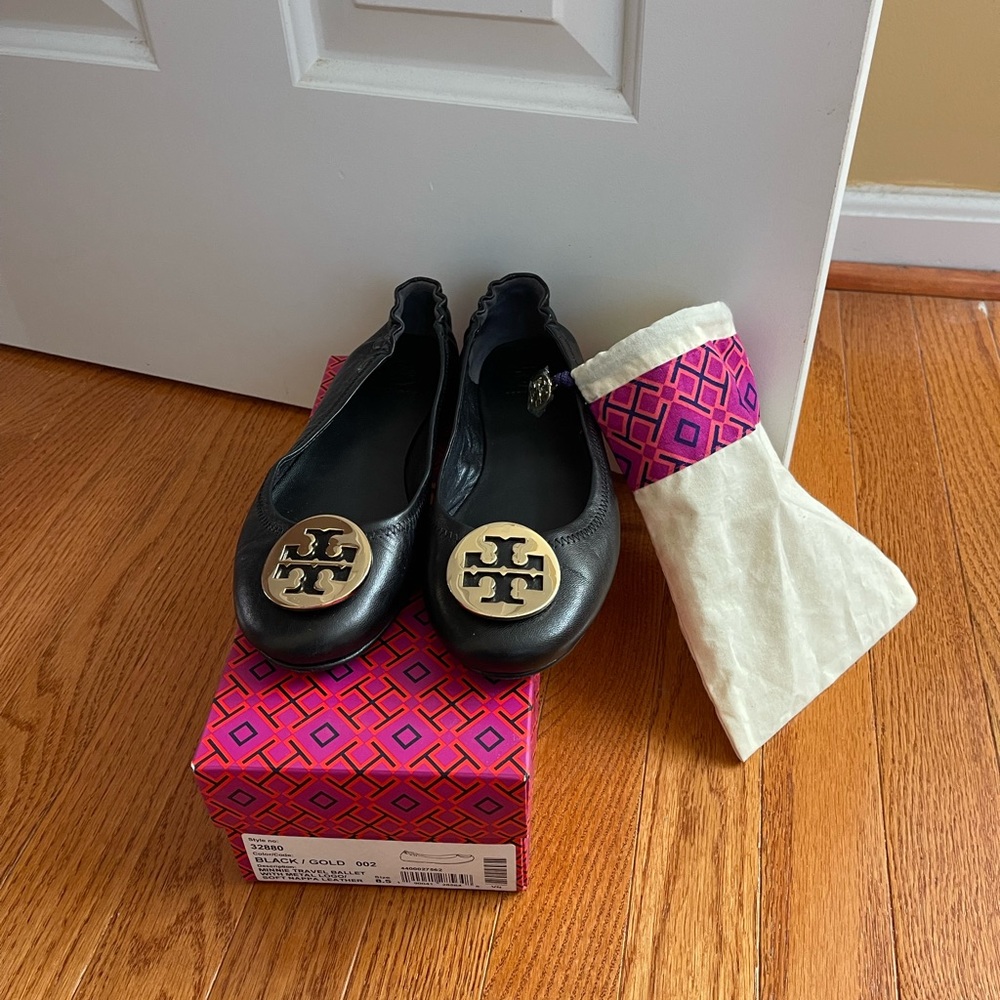 Tory Burch Minnie Travel Ballet Flats with Metal Logo - 8.5 - Black / Gold